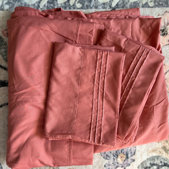 Luxury Coral Bedding Sheet Set - Picture 3 of 11